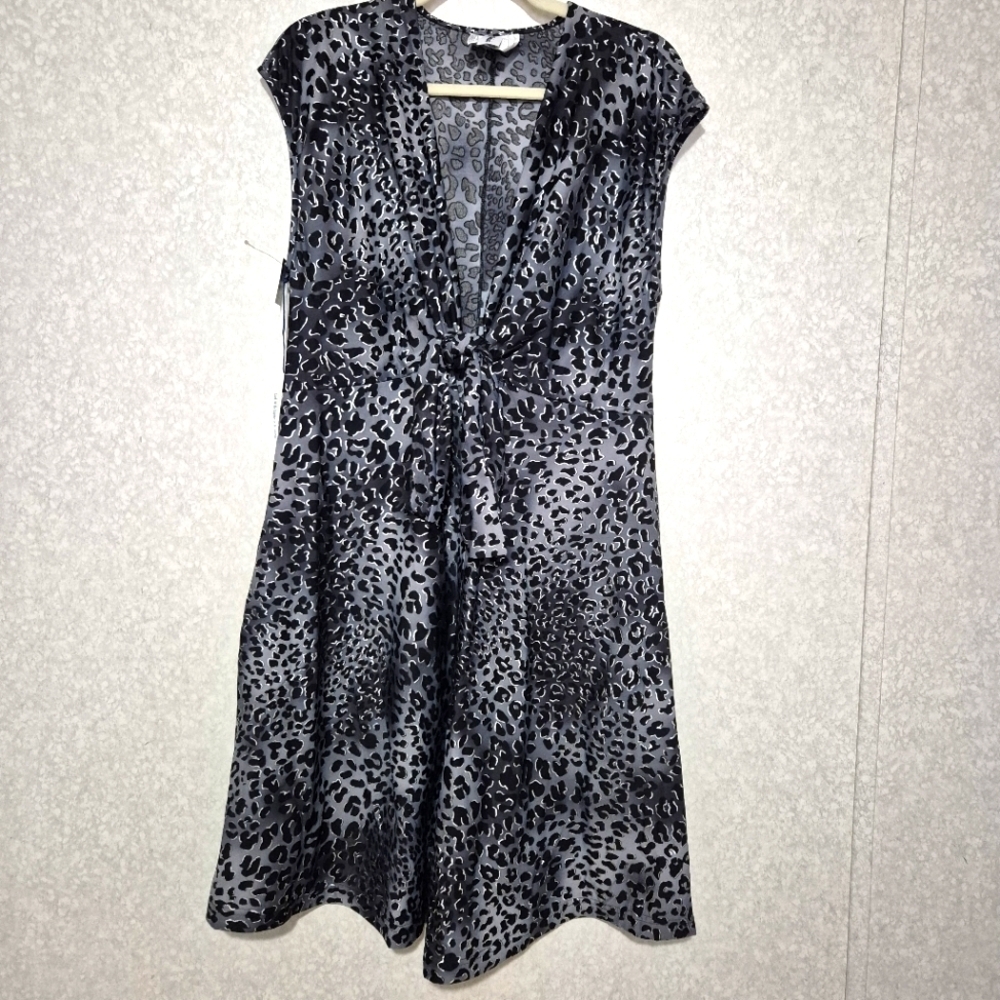 NWT..Miraclesuit Chic Black and Gray Swim Cover Up...SIZE:M